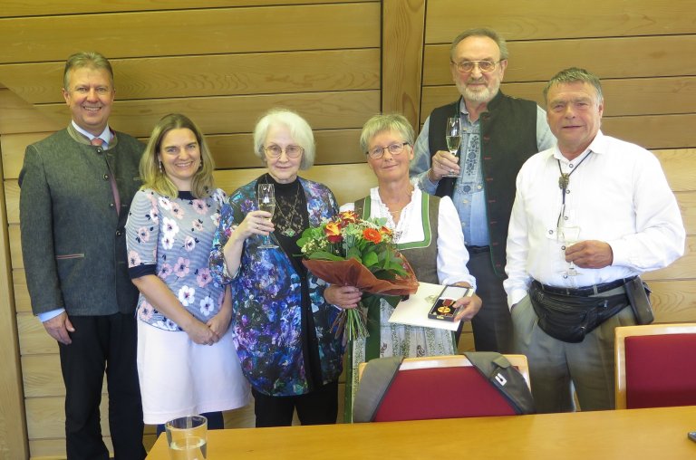 Verleihung Verdienstmedaille an Frau Schreiegg 2